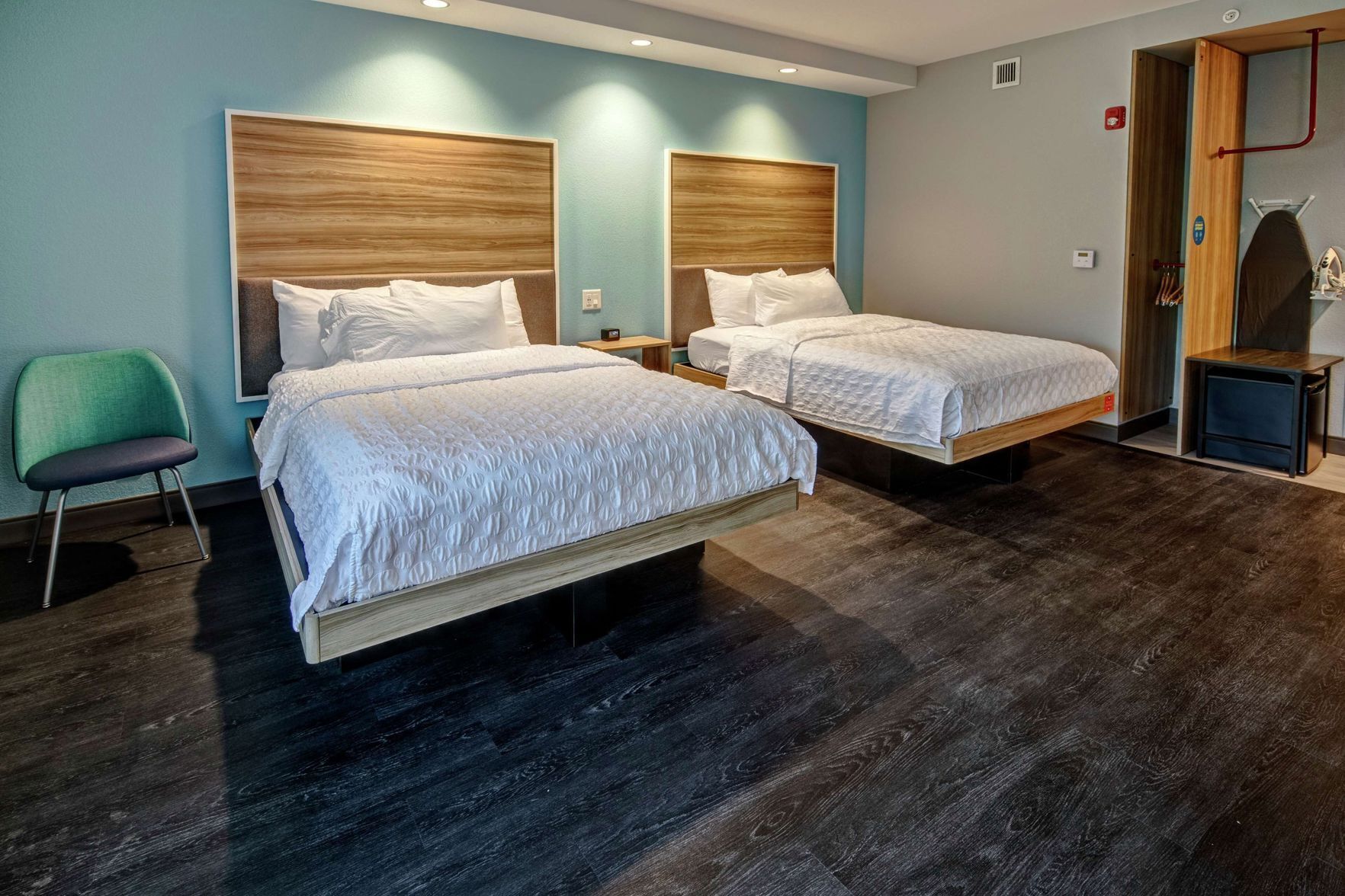 1 dormitorio, espacio para trabajar con un portátil, cortinas opacas