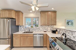 Fridge, microwave, oven, stovetop - Unit #106 Sand Cay Beach Resort Gulf View (Longboat Key)