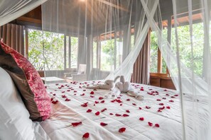 Decoración individual, mobiliario individual, escritorio