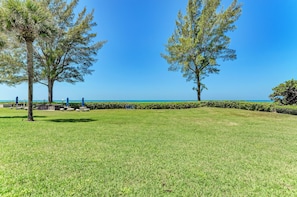 Property grounds - Unit #115 Sand Cay Beach Resort Gulf View (Longboat Key)