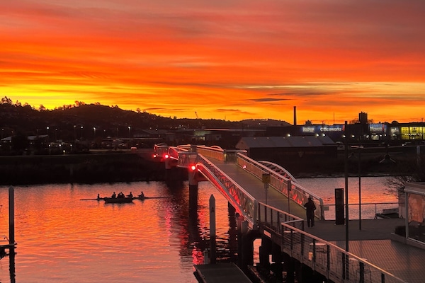 Short drive to Seaport bridge walk
