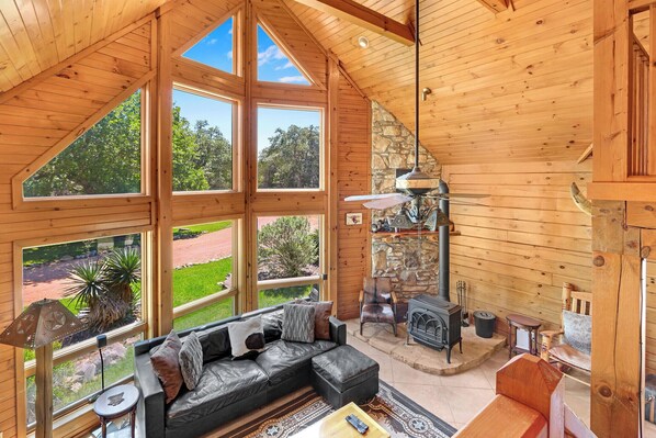 Televisión, chimenea, videojuegos, futbolito