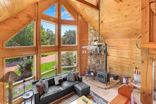 Rim Rock I Blanco, Log Cabin , Pool, Hot Tub, 10 acres of Nature to Explore