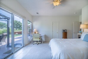 4 Schlafzimmer, Schreibtisch, Bügeleisen/Bügelbrett, Reisekinderbett