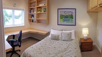 2 chambres, bureau, fer et planche Ă repasser, lit parapluie