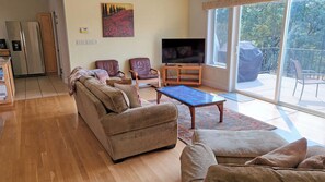 智能电视、立体声音响、办公室