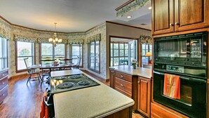 Coffee/tea maker, fridge, microwave, stovetop - Private Dock w/ Lift: Waterfront New Orleans Home! (New Orleans)