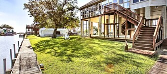 'Reelin & Dealin' New Orleans Waterfront Home