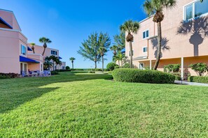 Property grounds - Unit #105 Sand Cay Beach Resort Gulf View (Longboat Key)