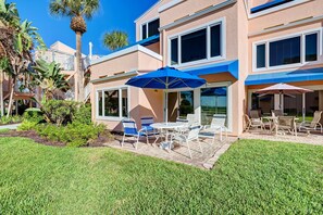 Outdoor dining - Unit #105 Sand Cay Beach Resort Gulf View (Longboat Key)