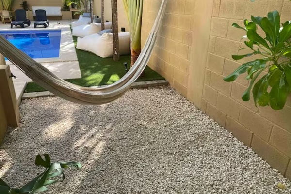 For a relaxing rest in a comfortable hammock by the pool