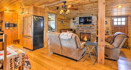 Bartlesville Cabin w/ Pool, Hot Tub & Trampoline!