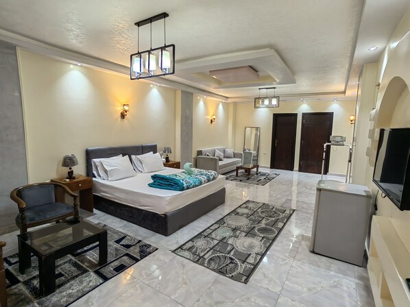 3 bedrooms, desk, free WiFi, bed sheets - Gem Overlooking Guest House (Nazlet Al Samman)