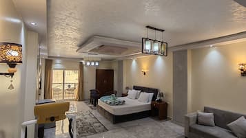 3 bedrooms, desk, free WiFi, bed sheets
