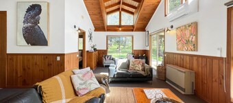 "Holiday Heights" hosted by Halls Gap Accommodation