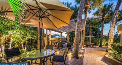NEWLY Renovated Boutique, Modern Apt by the Beach! - Unit G