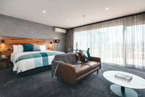 スーペリア スイート | 高級寝具、ミニバー、セーフティボックス (室内)、客室ごとに異なる装飾