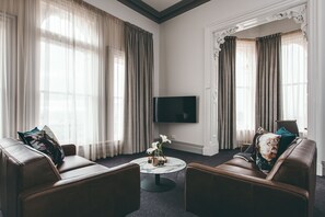 Hunter Suite | Living area