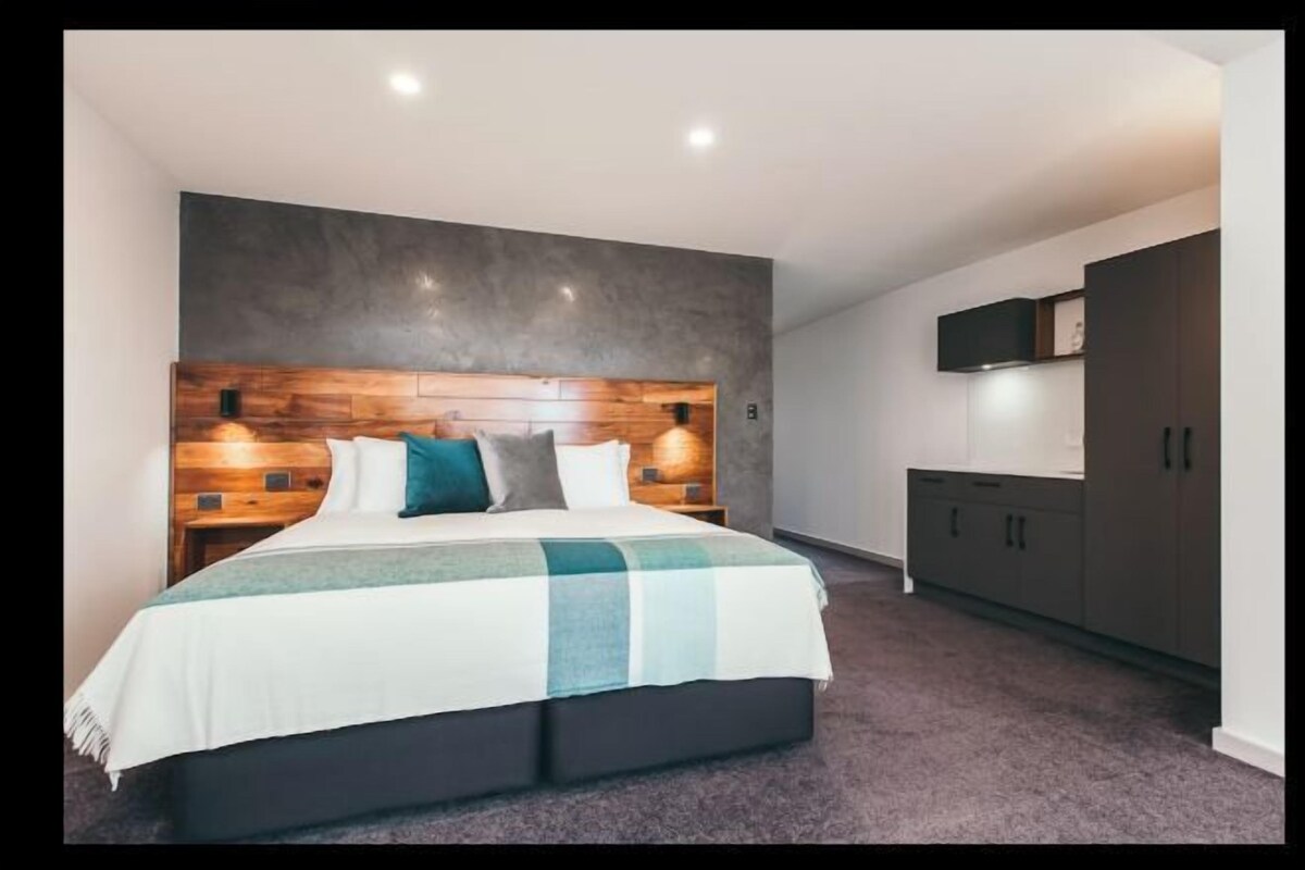 Premium bedding, minibar, in-room safe, blackout drapes
