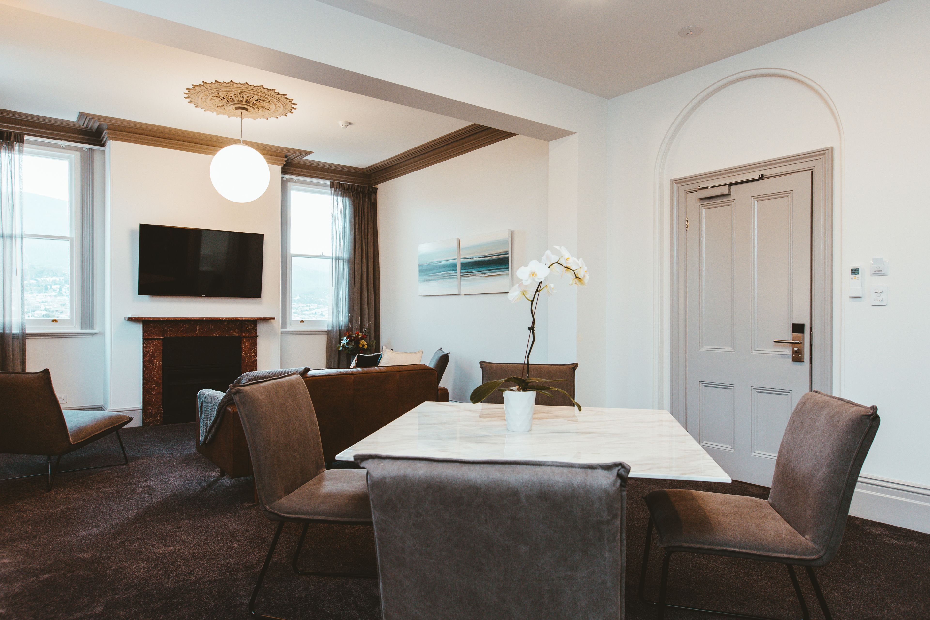 deluxe studio suite, 2 bedrooms | in-room dining