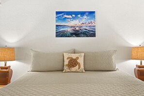 2 bedrooms, in-room safe, free WiFi, bed sheets - KING SIZE BED, SOLAR HEATED POOLS/SPAS, OCEAN VIEWS (Waikoloa)