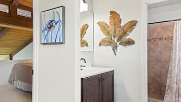 2 slaapkamers, een kluis op de kamer, gratis wifi, beddengoed