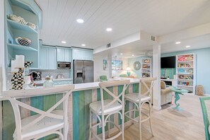 Fridge, microwave, oven, stovetop - Unit #109 Sand Cay Beach Resort Pool View (Longboat Key)