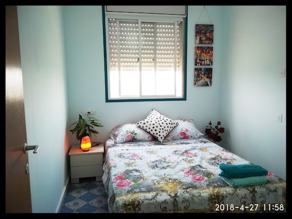 2 bedrooms, internet, bed sheets
