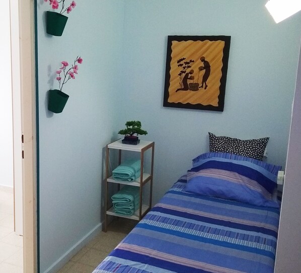 2 bedrooms, internet, bed sheets