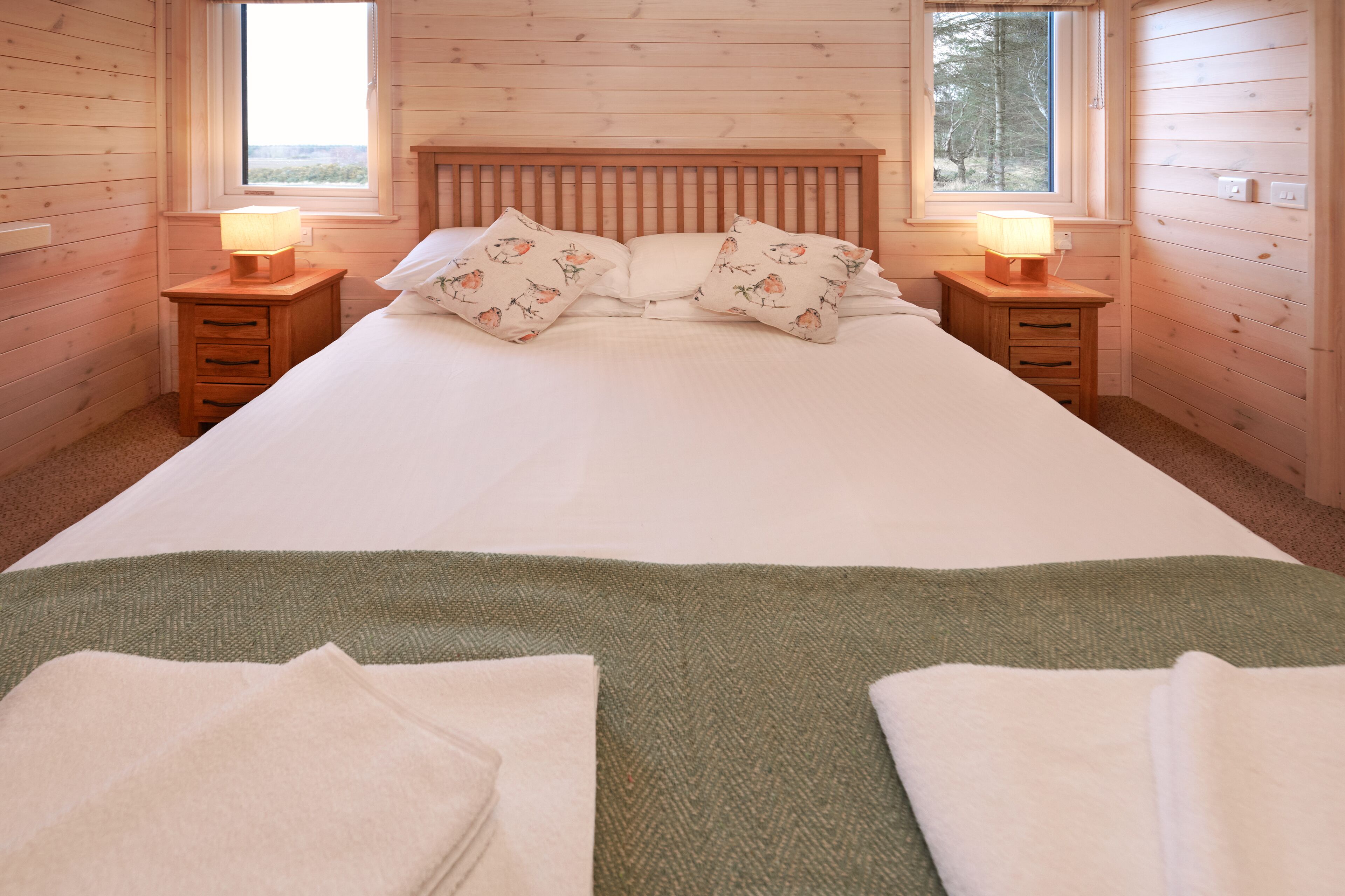 2 habitaciones, tabla de planchar con plancha y cuna de viaje 