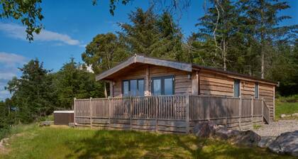 2-bed Woodland Lodge with private hot tub and expansive views.