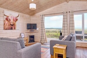 TV, DVD player - 2-bed Woodland Lodge with private hot tub and expansive views. (Forres)