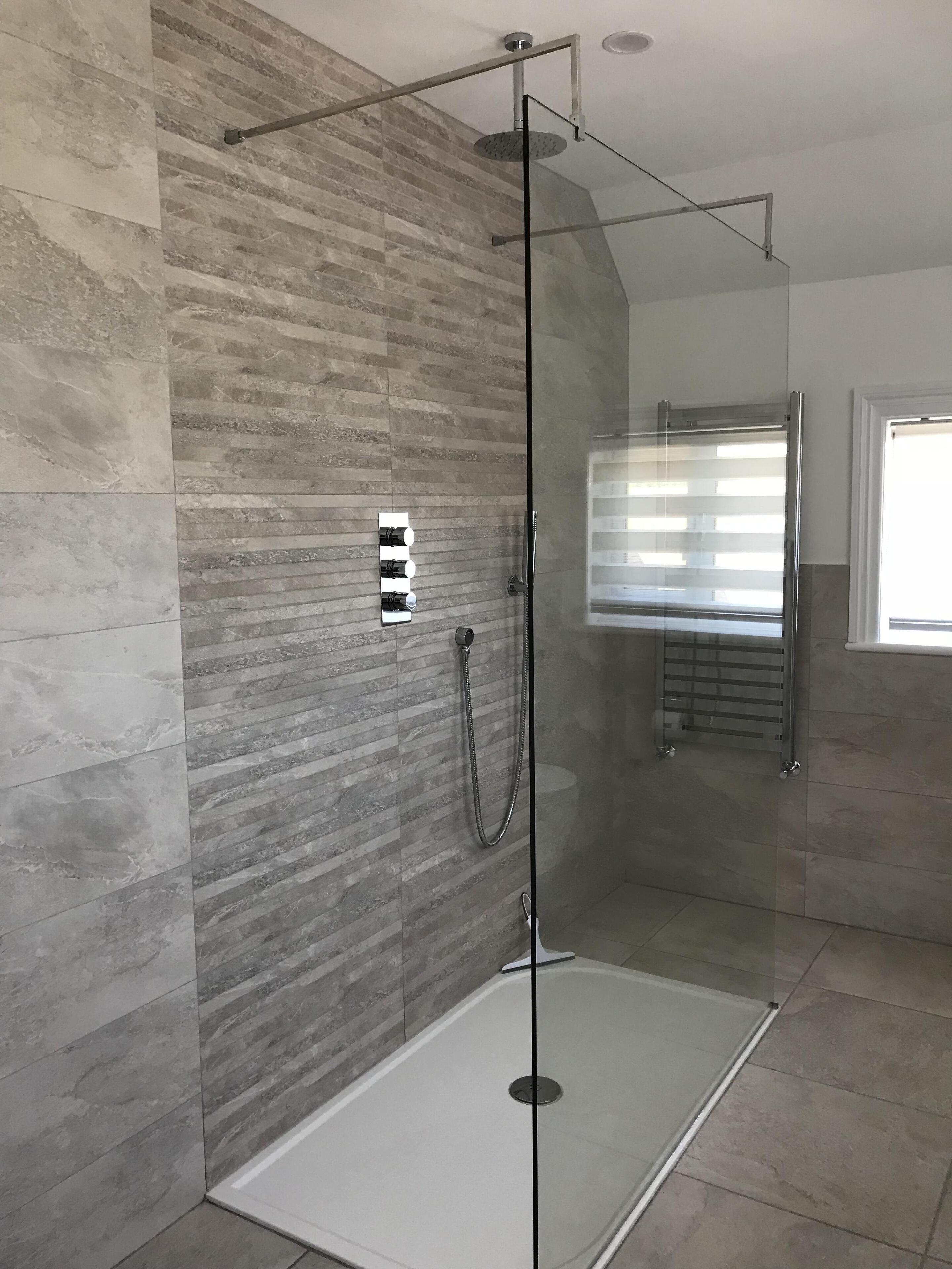 Combined shower/bathtub, hair dryer, towels, soap