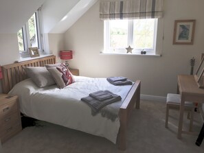 5 camere, una scrivania, ferro/asse da stiro, culla da viaggio