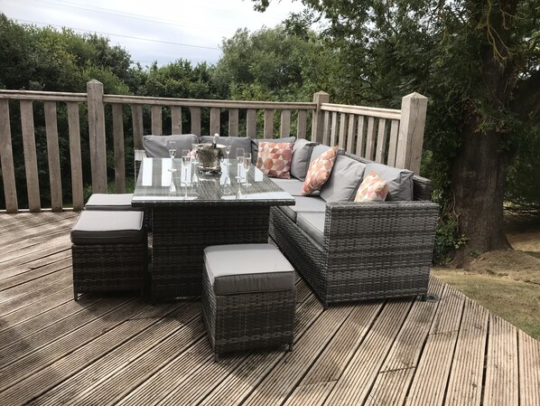Outdoor dining - Spacious Country House near Stourport-on-Severn, Worcestershire, England (Stourport-on-Severn)