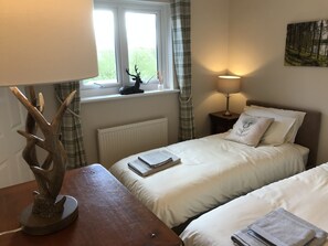 5 bedrooms, desk, iron/ironing board, travel crib