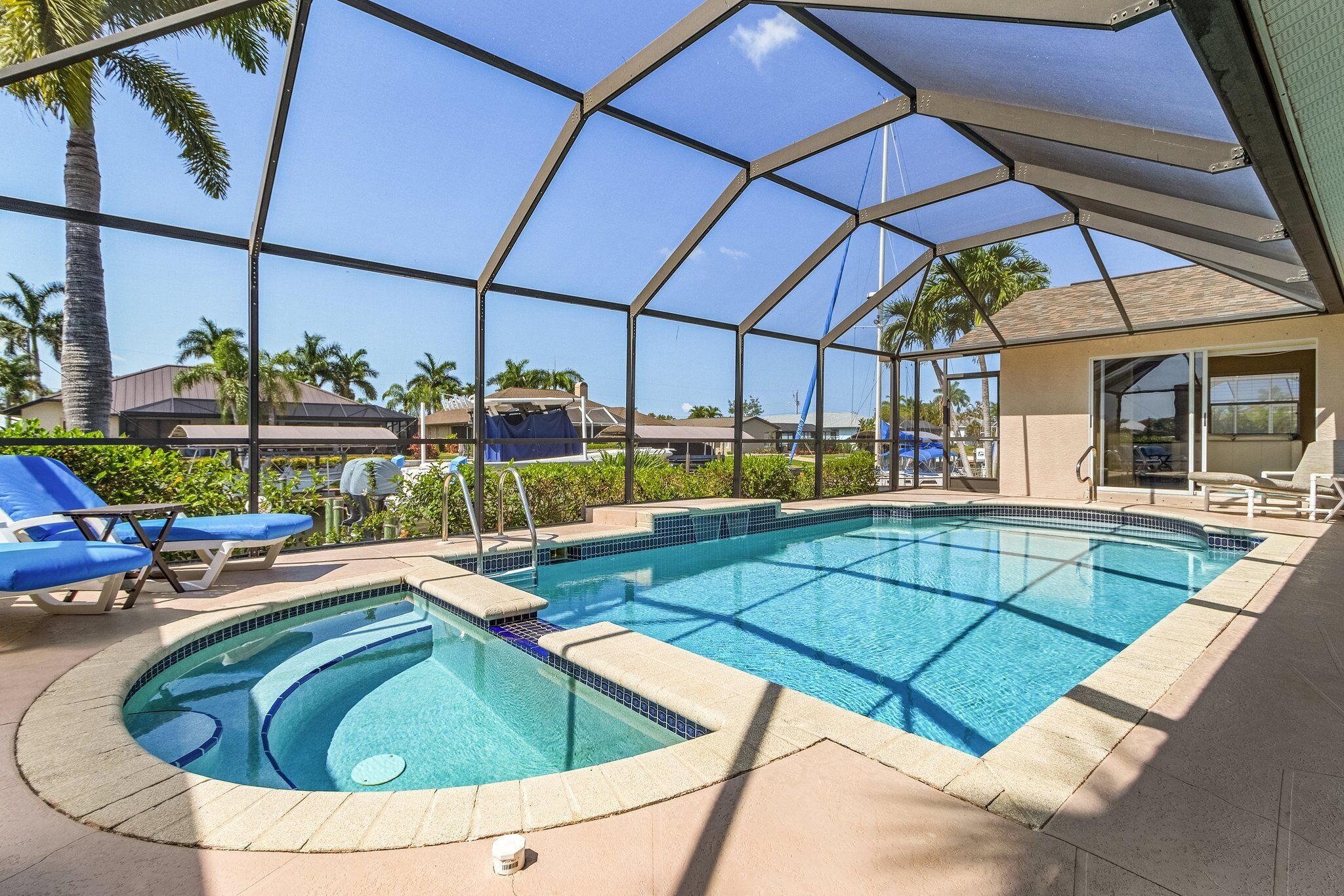 Een verwarmd zwembad