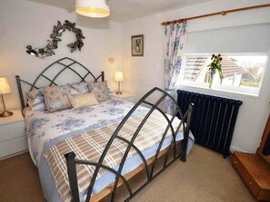 3 bedrooms, iron/ironing board, travel cot, WiFi