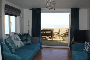 Smart TV, video games, DVD player, books - Old Saltys Cottage in Westward Ho with stunning sea views (Northam)