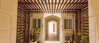 Trankwilla! New 3½ room Apartment. Large Pool! Sun Terrace. Near Ramla Beach!