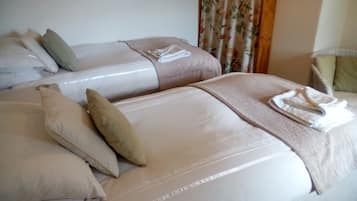3 bedrooms, travel cot, free WiFi, bed sheets