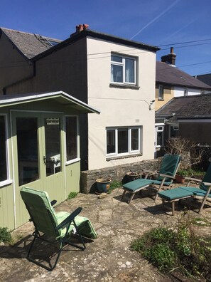 Terrace/patio - Purbeck cottage near Swanage & Studland - views of Corfe and I of Wight (Langton Matravers)