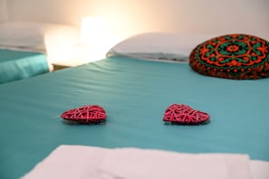 1 bedroom, travel cot, WiFi, bed sheets - Salvia cosy holiday home, 3 min walk to beach  (Villammare)