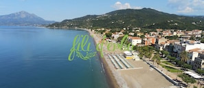 On the beach - Salvia cosy holiday home, 3 min walk to beach  (Villammare)