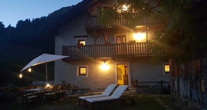Villa con vistas panorámicas, 4 dormitorios, 3 baños cerca de Cervinia