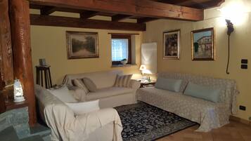 Smart-TV, Kamin, DVD-Player, Videothek