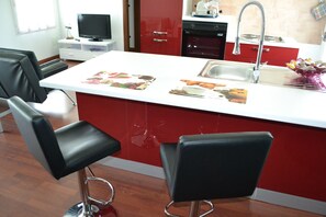 Fridge, microwave, oven, stovetop - House in villa with large garden, patio and private park (Guarda Veneta)