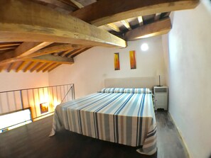 3 bedrooms, iron/ironing board, travel cot, free WiFi