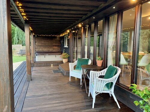 Eden Lodge (with private hot tub)