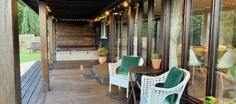 Eden Lodge (with private hot tub)